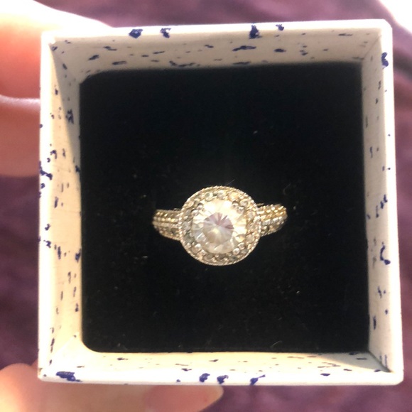 Silver zirconia ring - Picture 2 of 3